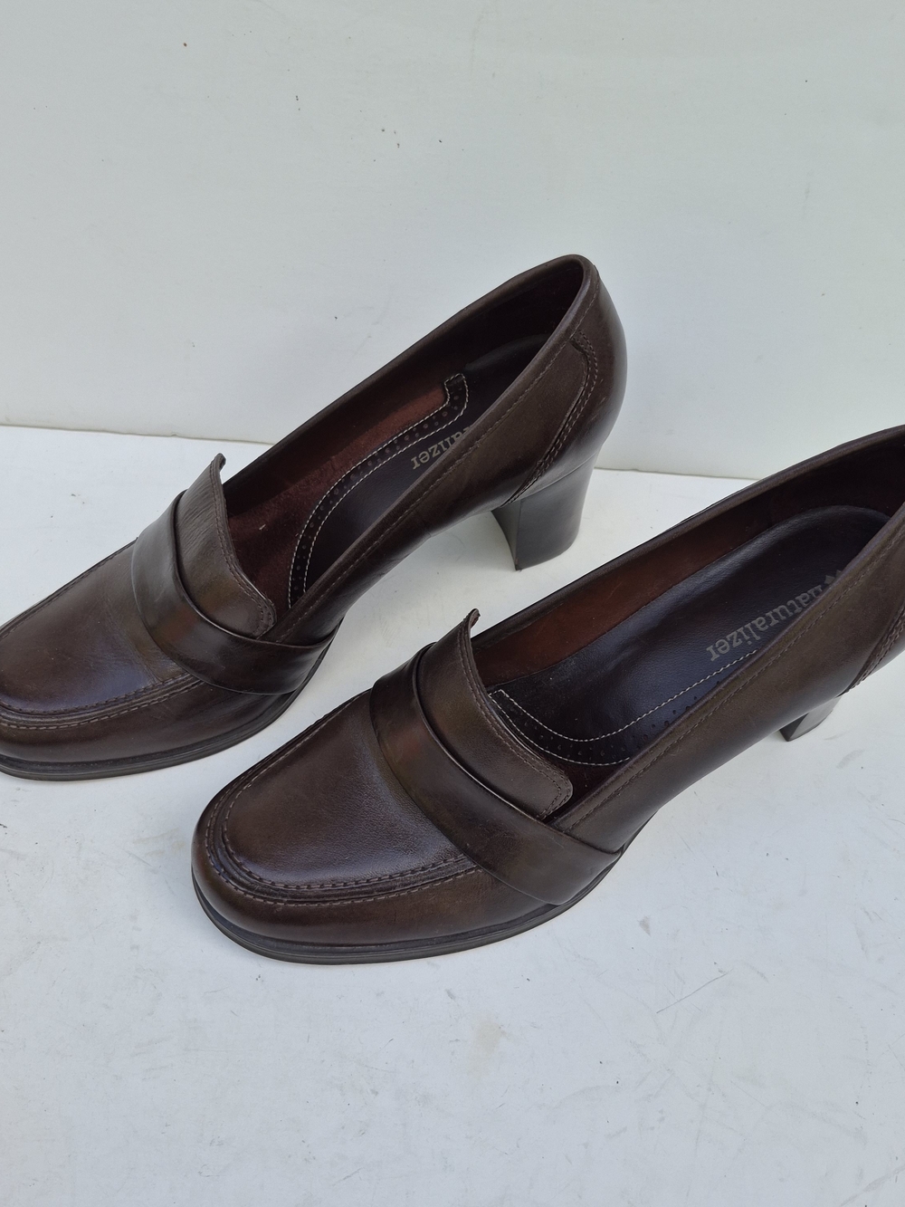 Naturalizer Brown Leather Mid-Heel Loafer Pumps